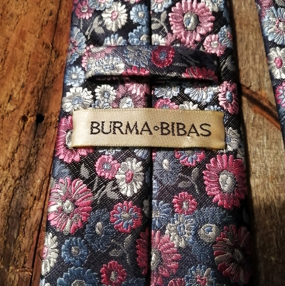 Tie - Picture 2 of 4